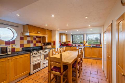 undefined, 47, Telford TF6