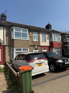 3 bedroom terraced house to rent, Newham Way, London E6