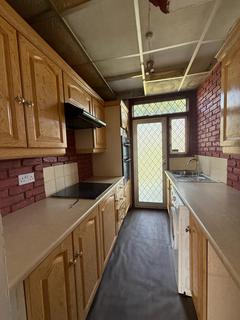 3 bedroom terraced house to rent, Newham Way, London E6