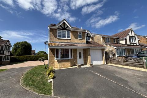 6 Bishop Close, Chippenham, SN15 3FJ