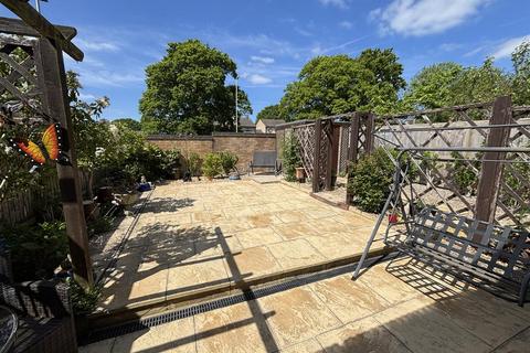 6 Bishop Close, Chippenham, SN15 3FJ