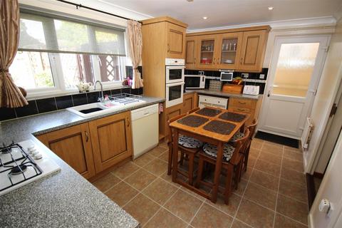 6 Bishop Close, Chippenham, SN15 3FJ