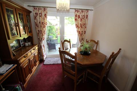 6 Bishop Close, Chippenham, SN15 3FJ