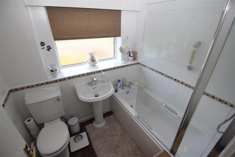 6 Bishop Close, Chippenham, SN15 3FJ