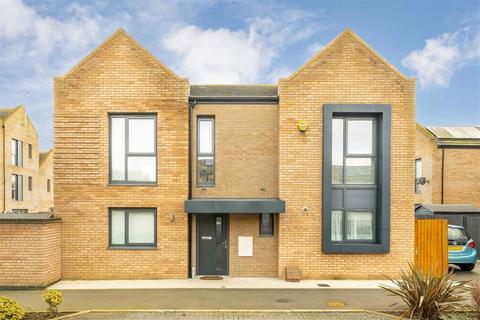 4 bedroom house to rent, Haider Close, London NW2