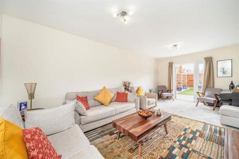 4 bedroom house to rent, Haider Close, London NW2