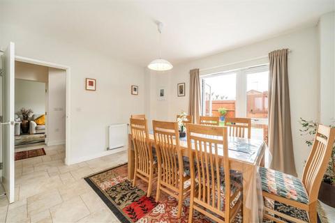4 bedroom house to rent, Haider Close, London NW2