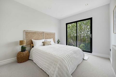 17 Highview Road, London, W13 0HA