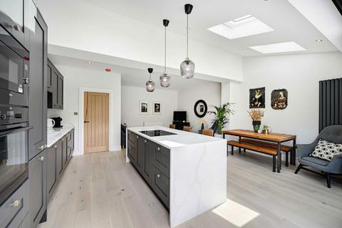 17 Highview Road, London, W13 0HA