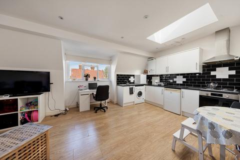 1 bedroom apartment to rent, Station Road, Chingford, E4