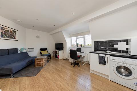 1 bedroom apartment to rent, Station Road, Chingford, E4
