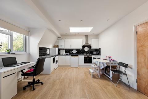 1 bedroom apartment to rent, Station Road, Chingford, E4