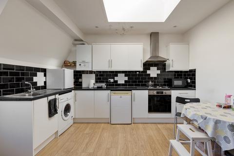 1 bedroom apartment to rent, Station Road, Chingford, E4
