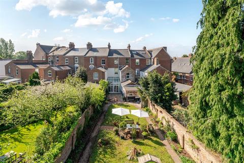 5 bedroom terraced house for sale