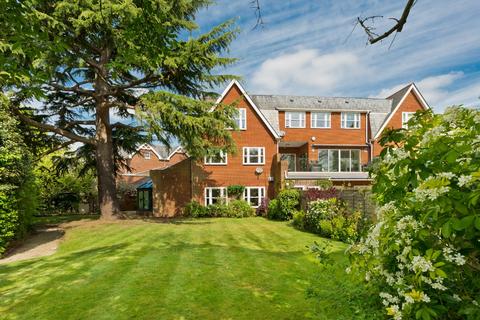 Fountain Court, 21 Matham Road, East Molesey, KT8 0SX