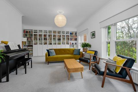 Fountain Court, 21 Matham Road, East Molesey, KT8 0SX