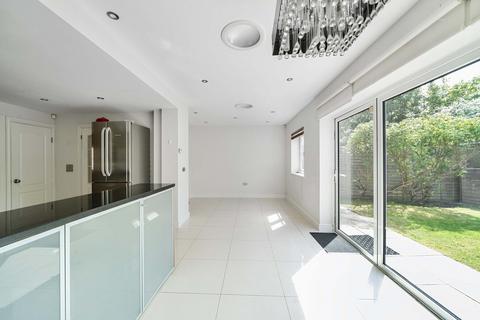 8 Boardman Close, Barnet, EN5 2NA