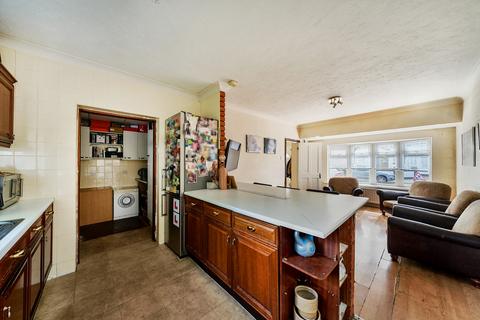 4 bedroom semi-detached house for sale, Greenwood Drive, Watford, WD25