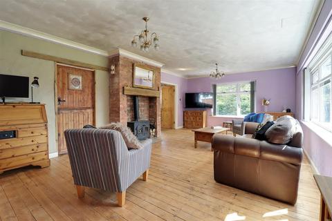 5 bedroom detached bungalow for sale, The Crescent, Welton