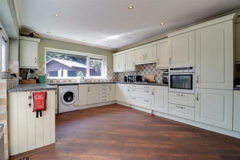 5 bedroom detached bungalow for sale, The Crescent, Welton