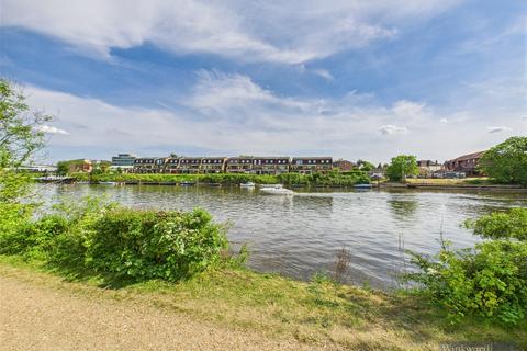 33 Ditton Reach, Thames Ditton, KT7 0XB