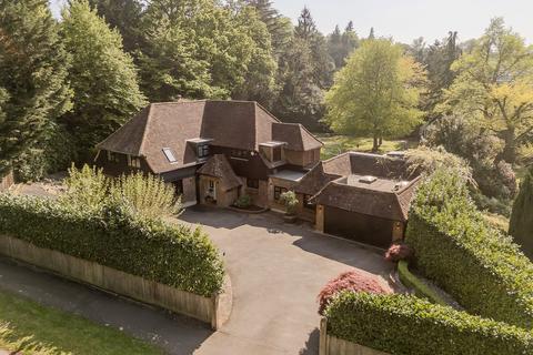 1 Hawkshill Way, Esher, KT10 8LH