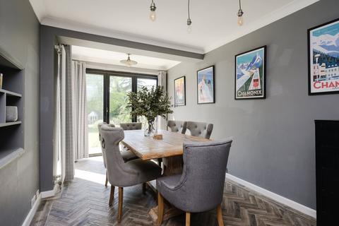 1 Hawkshill Way, Esher, KT10 8LH