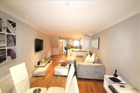 2 bedroom mews to rent, Wavertree Court, The Broadway, Mill Hill, NW7