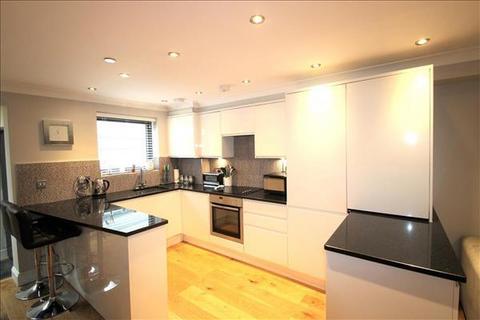 2 bedroom mews to rent, Wavertree Court, The Broadway, Mill Hill, NW7