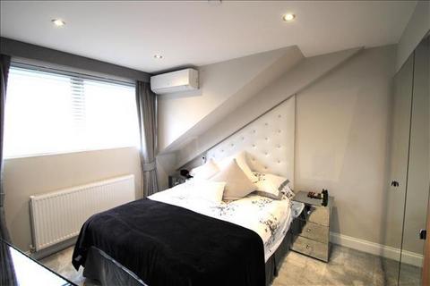 2 bedroom mews to rent, Wavertree Court, The Broadway, Mill Hill, NW7
