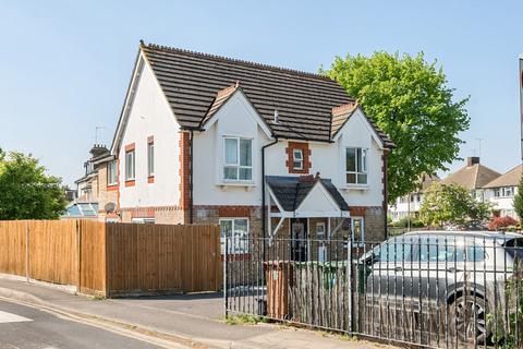 122 Benhill Avenue, Sutton, SM1 4DL