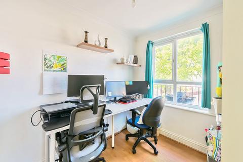 122 Benhill Avenue, Sutton, SM1 4DL