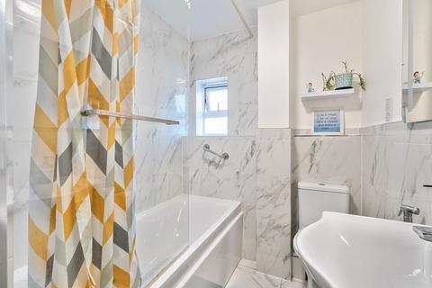 122 Benhill Avenue, Sutton, SM1 4DL