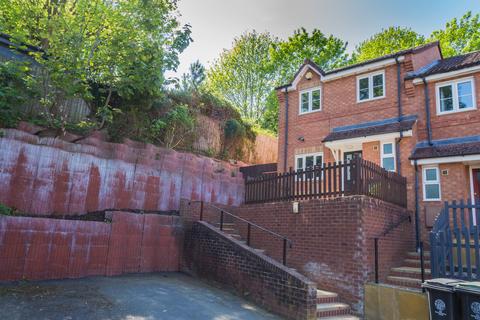 7 Fernmoor Drive, Irthlingborough, Wellingborough, NN9 5TL