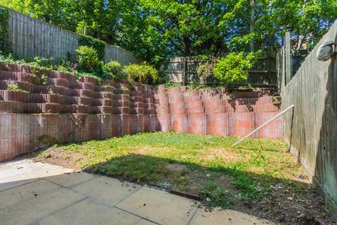 7 Fernmoor Drive, Irthlingborough, Wellingborough, NN9 5TL