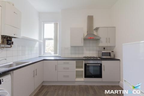 2 bedroom flat to rent, Wake Green Road, Moseley, B13