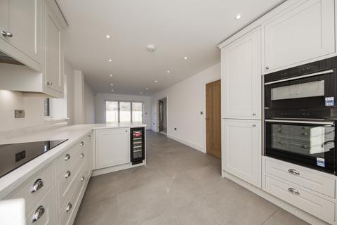 4 bedroom detached house for sale, Walshes Road, Crowborough