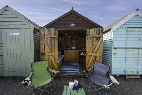 Chalet for sale, Beach Hut 845, Felixstowe IP11