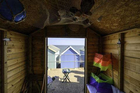 Chalet for sale, Beach Hut 845, Felixstowe IP11