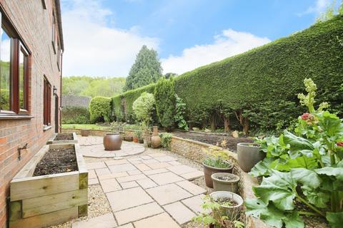 2 Outwoods Close, Atherstone, CV9 2NU
