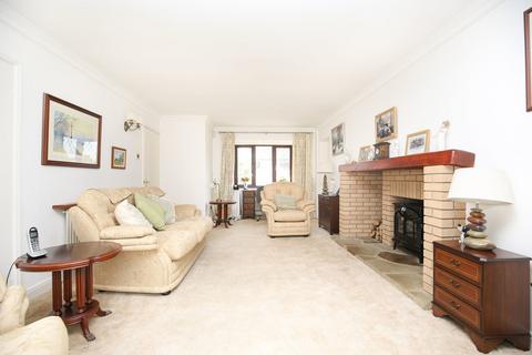 2 Outwoods Close, Atherstone, CV9 2NU