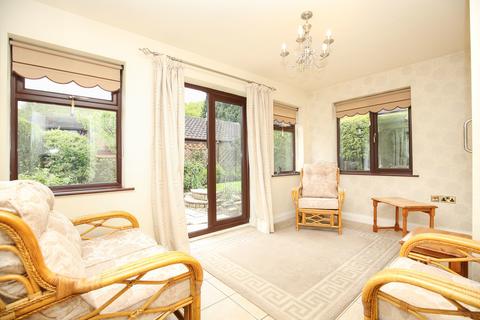 2 Outwoods Close, Atherstone, CV9 2NU