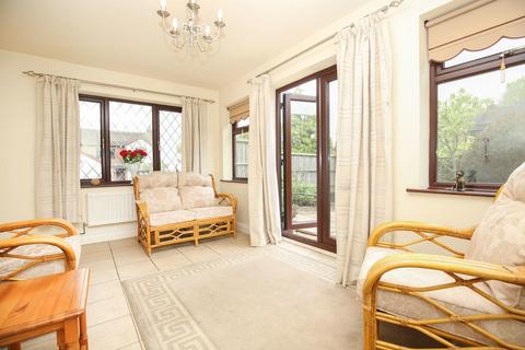 2 Outwoods Close, Atherstone, CV9 2NU
