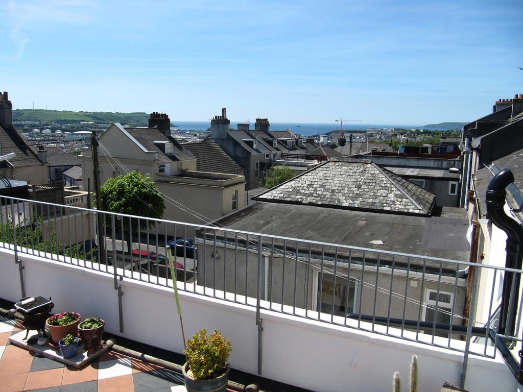 IMG 0659.JPG roof terrace-view copy