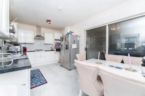 64 Keats Way, Greenford, UB6 9HF