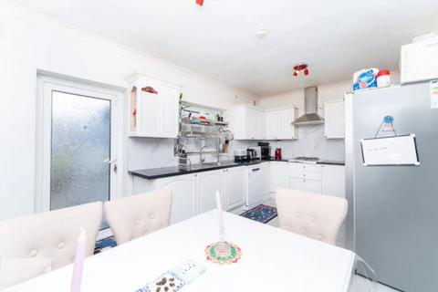 64 Keats Way, Greenford, UB6 9HF