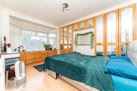 64 Keats Way, Greenford, UB6 9HF