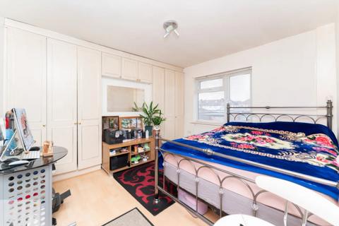 64 Keats Way, Greenford, UB6 9HF