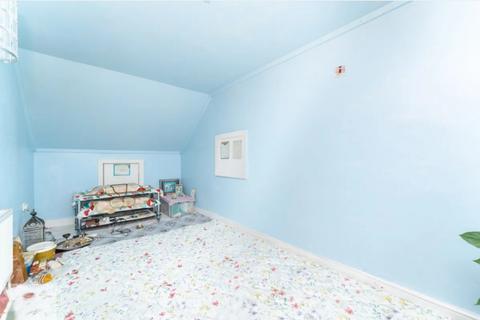 64 Keats Way, Greenford, UB6 9HF