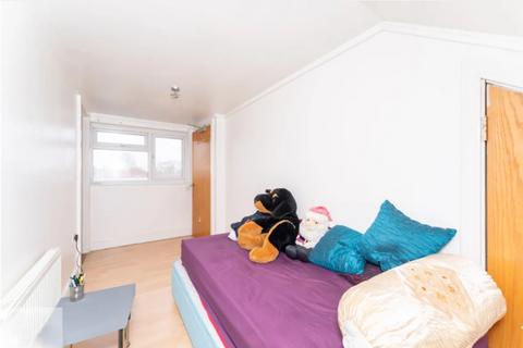 64 Keats Way, Greenford, UB6 9HF